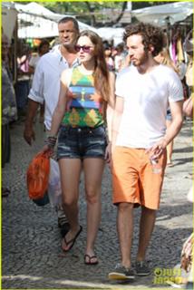 Leighton Meester feet photo thumbnail
