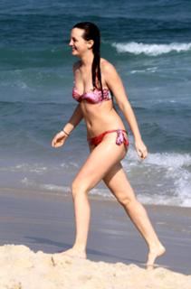 Leighton Meester feet photo thumbnail