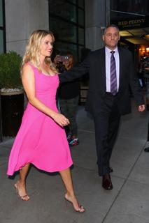 Reese Witherspoon feet photo thumbnail