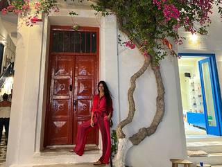 Zaira Nara feet photo thumbnail