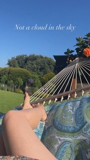 Tara Lipinski feet photo thumbnail