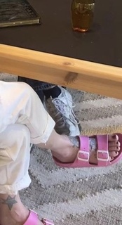 Fearne Cotton feet photo thumbnail