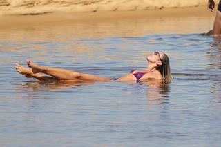 Candice Swanepoel feet photo thumbnail