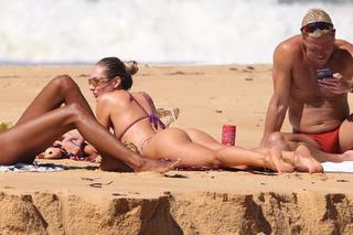 Candice Swanepoel feet photo thumbnail