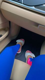 Anushka Sen feet photo thumbnail