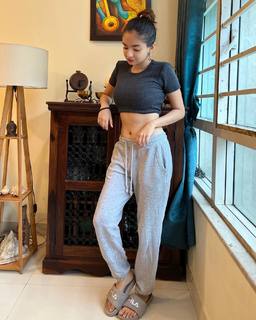 Anushka Sen feet photo thumbnail