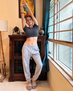 Anushka Sen feet photo thumbnail