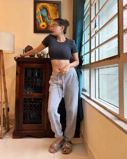 Anushka Sen feet photo thumbnail