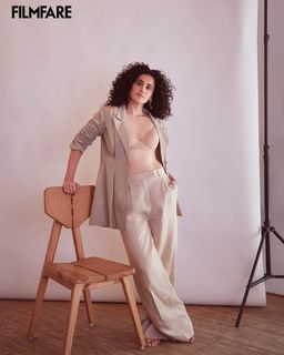 Taapsee Pannu feet photo thumbnail