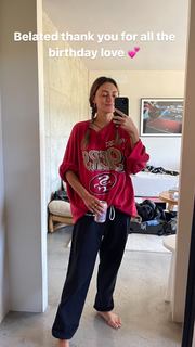 Phoebe Tonkin feet photo thumbnail