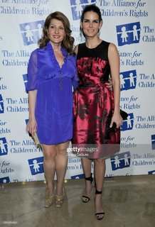 Angie Harmon feet photo thumbnail