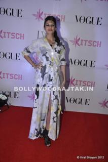 Jacqueline Fernandez feet photo thumbnail