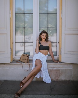 Klaudia Halejcio feet photo thumbnail