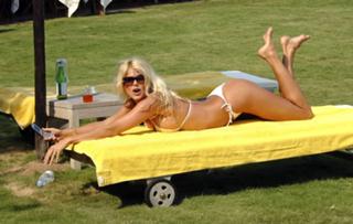 Victoria Silvstedt feet photo thumbnail