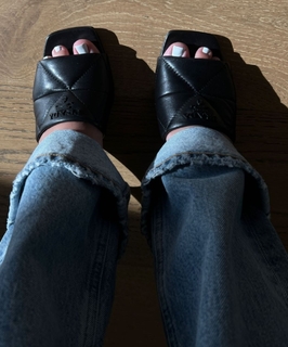 Adrienne Houghton feet photo thumbnail