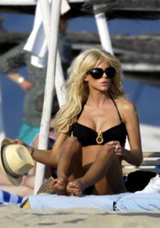 Victoria Silvstedt feet photo thumbnail