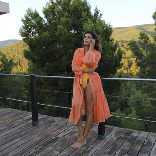 Elisabetta Canalis feet photo thumbnail