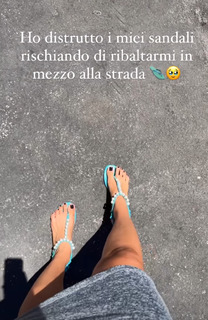 Valentina Vignali feet photo thumbnail