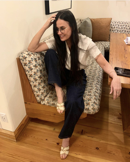 Demi Moore feet photo thumbnail