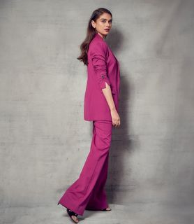 Aditi Rao Hydari feet photo thumbnail