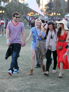 Nina Dobrev feet photo thumbnail