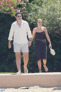 Sofia Richie feet photo thumbnail
