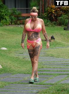 Katie Price feet photo thumbnail