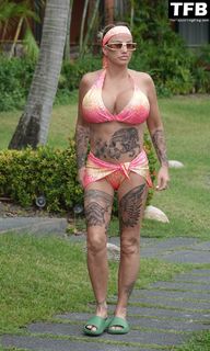 Katie Price feet photo thumbnail