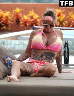 Katie Price feet photo thumbnail
