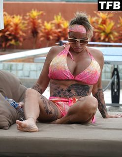 Katie Price feet photo thumbnail