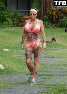 Katie Price feet photo thumbnail