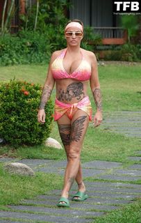 Katie Price feet photo thumbnail