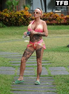 Katie Price feet photo thumbnail