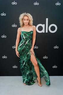 Jasmine Sanders feet photo thumbnail