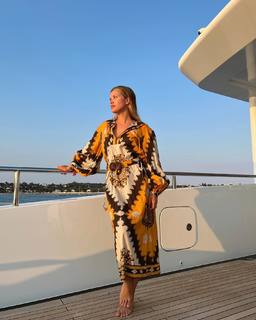 Sofia Richie feet photo thumbnail