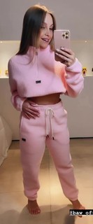 Carla Diaz feet photo thumbnail