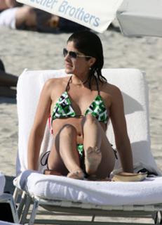 Selma Blair feet photo thumbnail