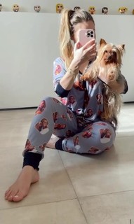 Carla Diaz feet photo thumbnail