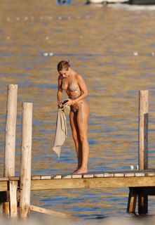 Kimberley Garner feet photo thumbnail