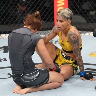 Michelle Waterson feet photo thumbnail