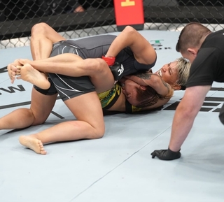 Michelle Waterson feet photo thumbnail