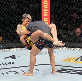 Michelle Waterson feet photo thumbnail