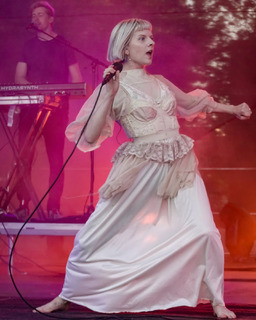 Aurora Aksnes feet photo thumbnail