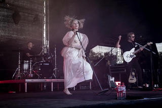 Aurora Aksnes feet photo thumbnail