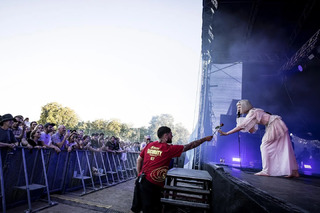 Aurora Aksnes feet photo thumbnail