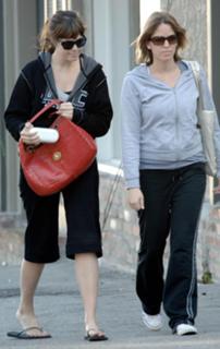Mandy Moore feet photo thumbnail