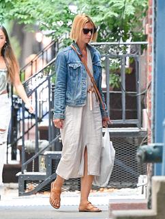 Claire Danes feet photo thumbnail