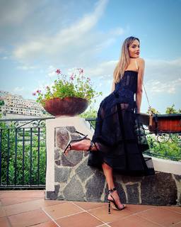 Alessandra Ambrosio feet photo thumbnail