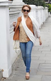 Kylie Minogue feet photo thumbnail