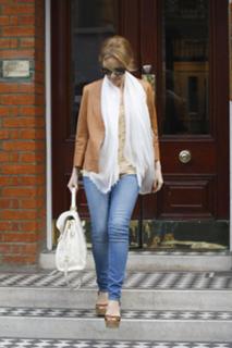 Kylie Minogue feet photo thumbnail
